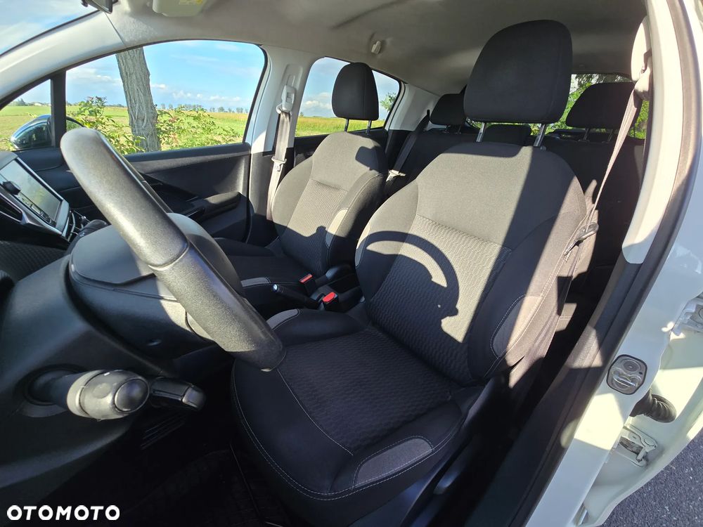 Peugeot 208 - 11