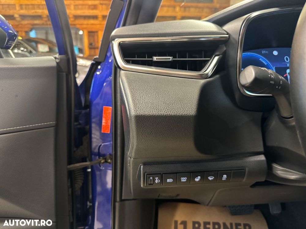 Toyota Corolla 1.8 Hybrid Team Deutschland - 8