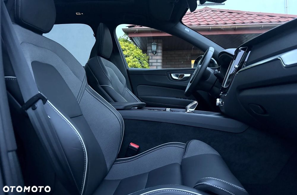Volvo XC 60 B5 B AWD Geartronic RDesign - 11