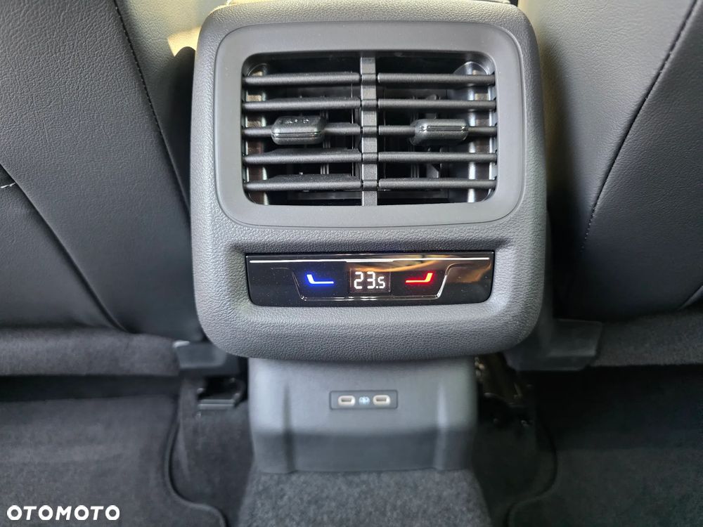 Volkswagen T-Roc 1.5 eTSI R-Line DSG - 24