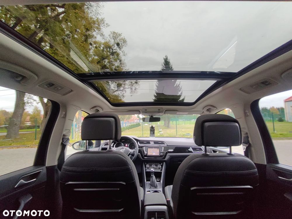 Volkswagen Touran - 16