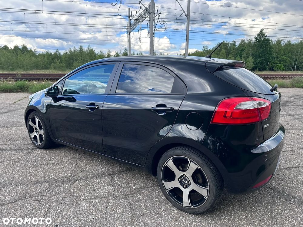Kia Rio - 15