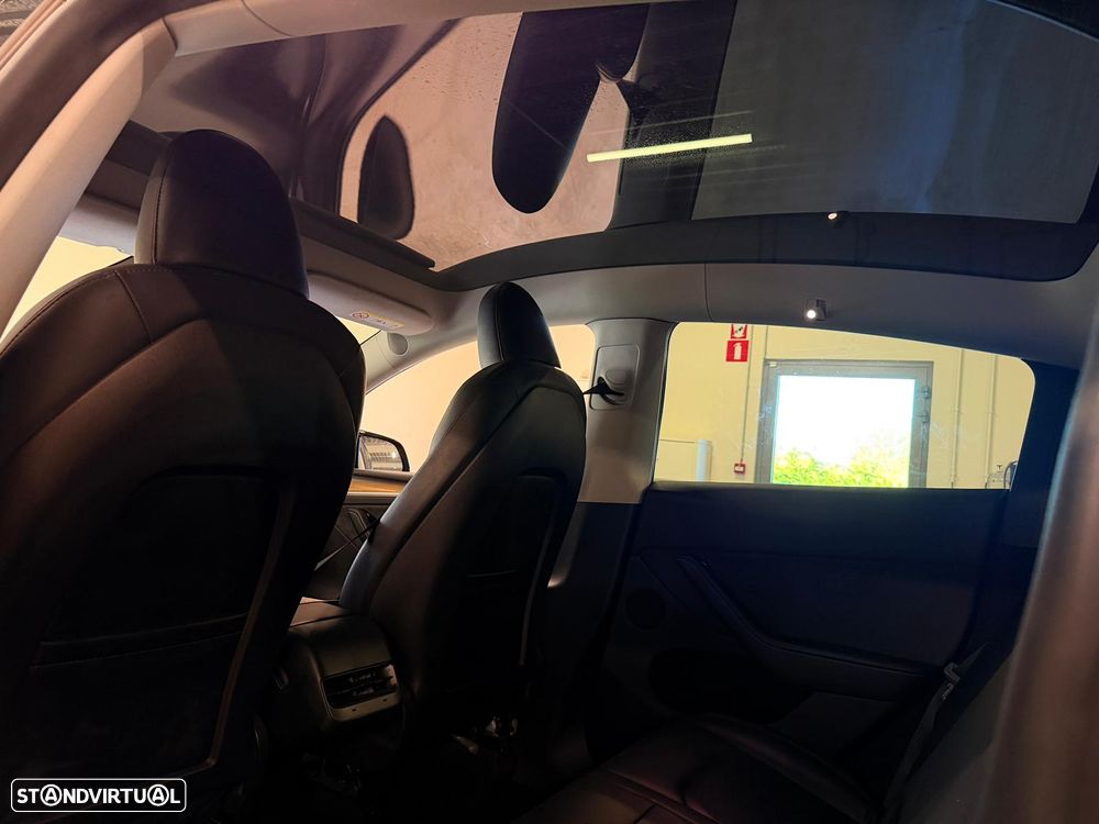 Tesla Model Y Long Range Dual Motor AWD - 16