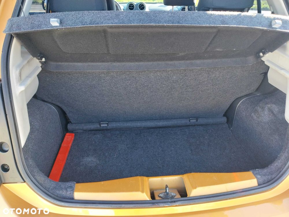Nissan Micra - 7