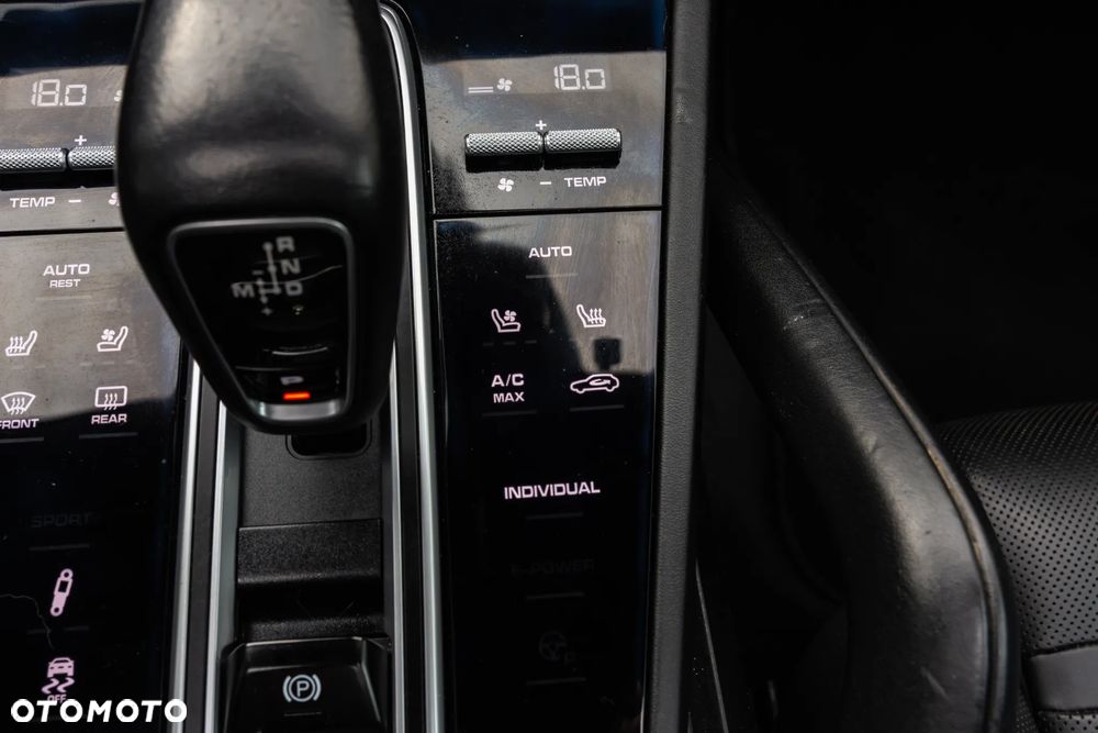 Porsche Cayenne E-Hybrid Tiptronic S Platinum Edition - 31