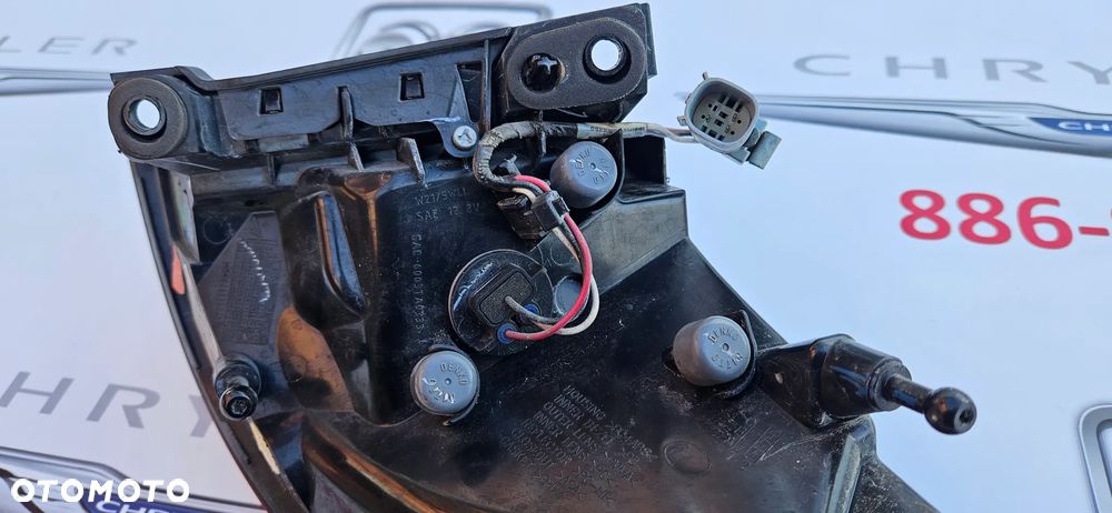 Chrysler Pacifica 2016- Lampa tył prawy Lampa tylna prawa P68229028AA Lampa tył lewy Lampa tylna lewa P68229029AA IDEALNE Żarówki W21/5W ZWYKŁE LAMPY - 7