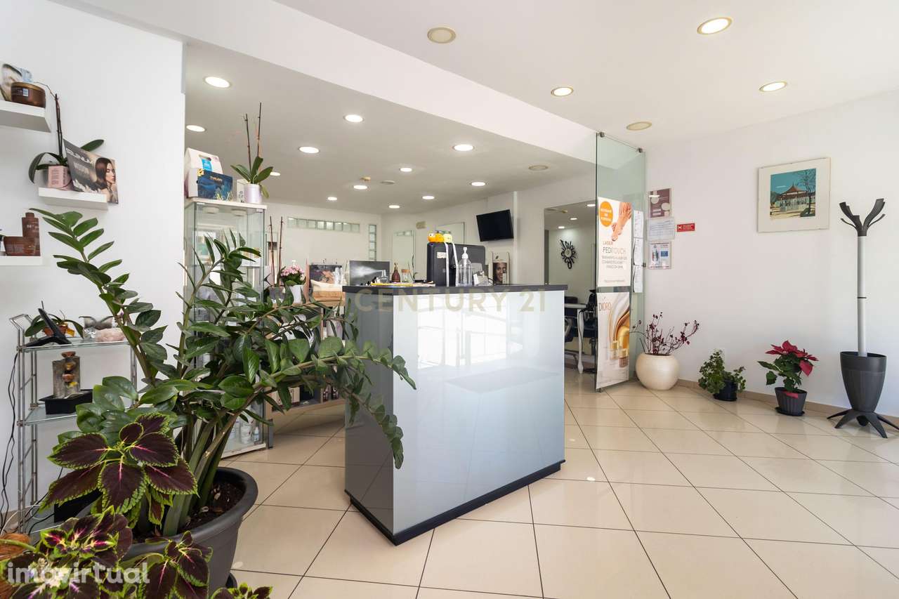 Espaço Comercial Versátil e Totalmente Remodelado com 2 pisos — Amora - Grande imagem: 3/27