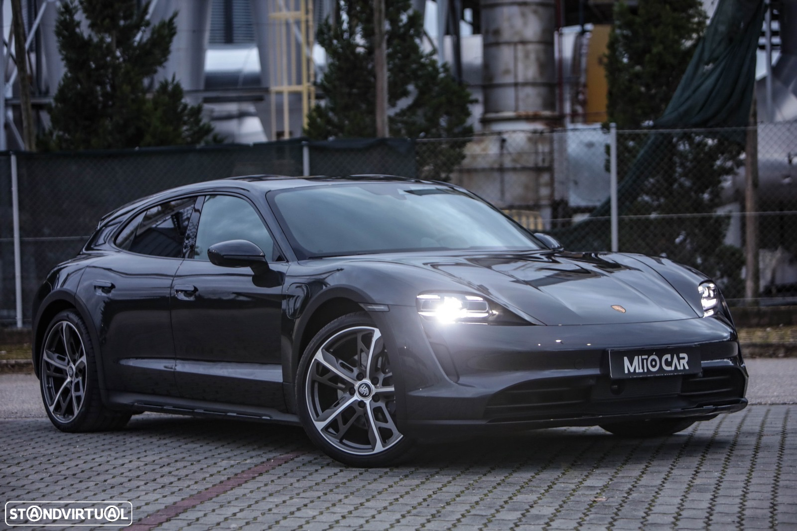Porsche Taycan Cross Turismo 4 - 16