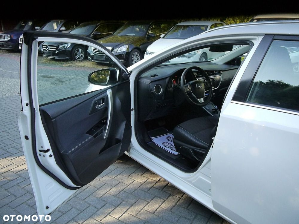Toyota Auris - 16
