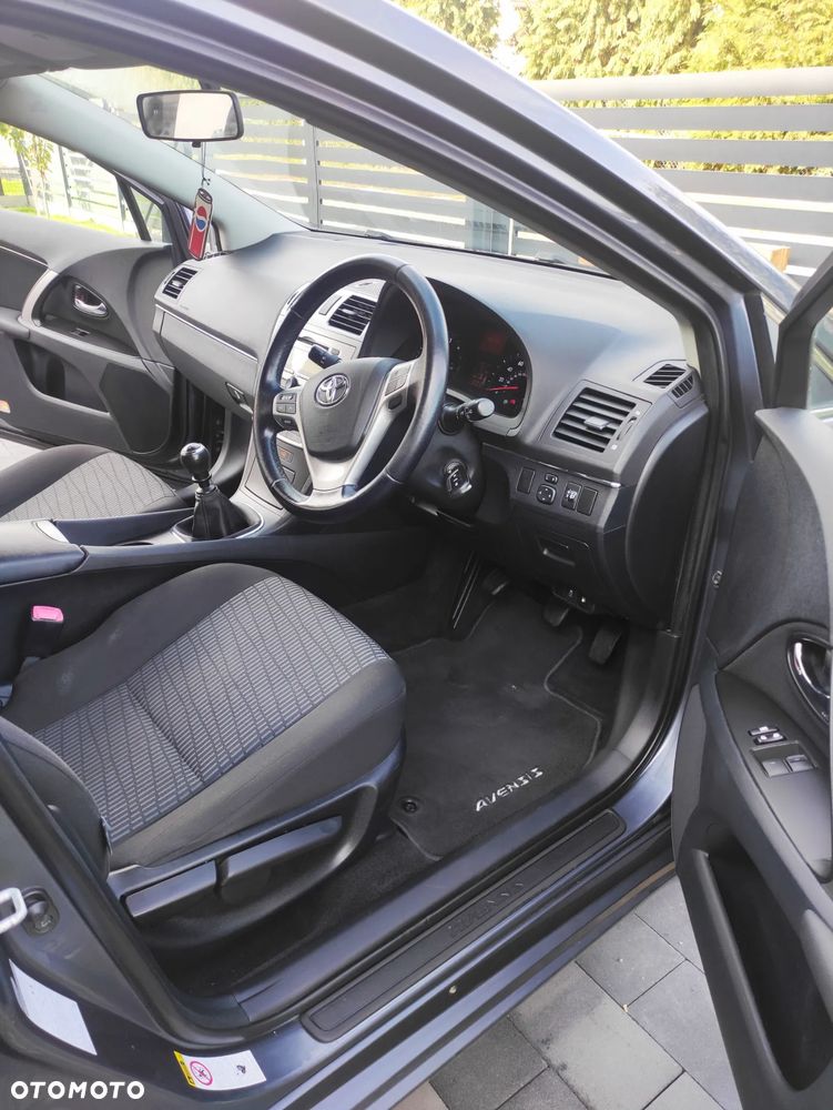 Toyota Avensis 2012 photo 2