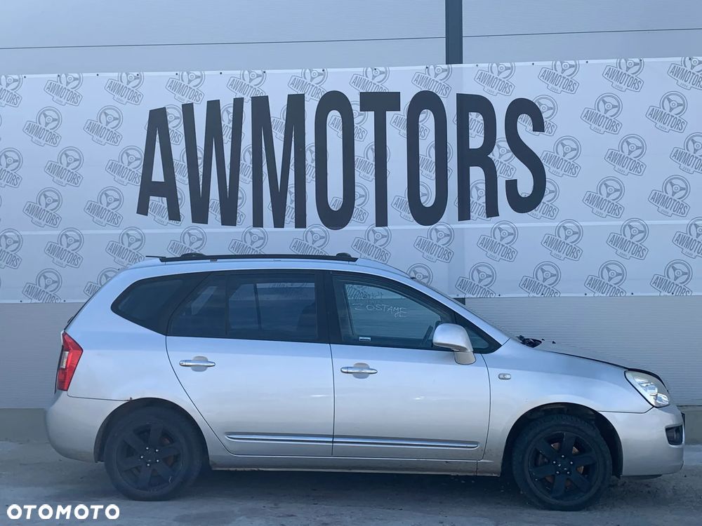 KIA CARENS 2007 *SAMOCHÓD NA CZĘŚCI* 1500 MASKA, LAMPA, DRZWI, LUSTERKO, ZDERZAK, GRILL, BŁOTNIK, KLAPA, BELKA, DESKA, FOTELE, KANAPA, ĆWIARTKA KIEROWNICA, TARCZE, ZACISKI, ZAWIESZENIE, KOMPLETNY PRZÓD, KOMPLETNY TYŁ, LICZNIK, ZEGARY, PRAWE LEWE PRZÓD TYŁ - 1