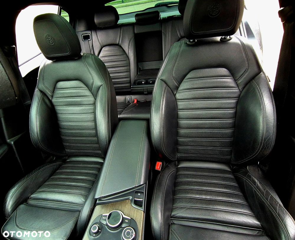 Alfa Romeo Stelvio 2.0 Turbo 16V AT8-Q4 Ti - 9