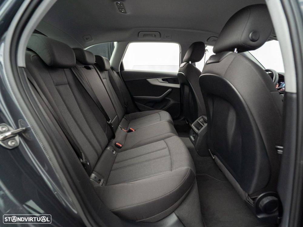 Audi A4 Avant 30 TDI S tronic - 41