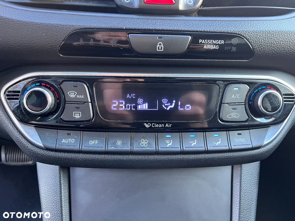 Hyundai i30 1.6 D Premiere Luxury DCT - 32