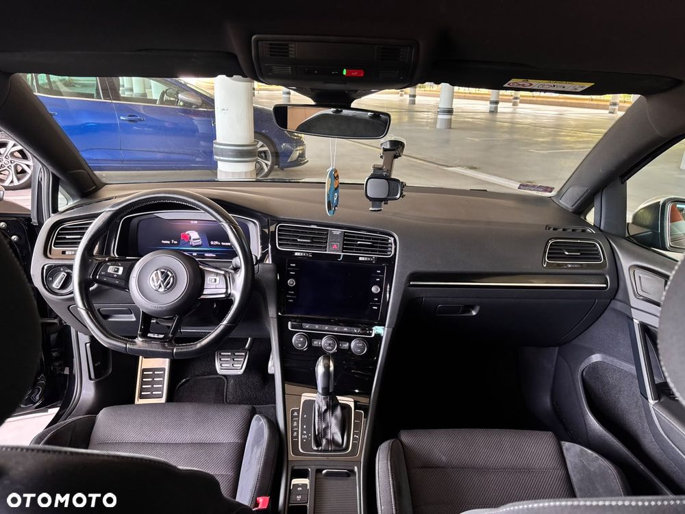 Volkswagen Golf - 22