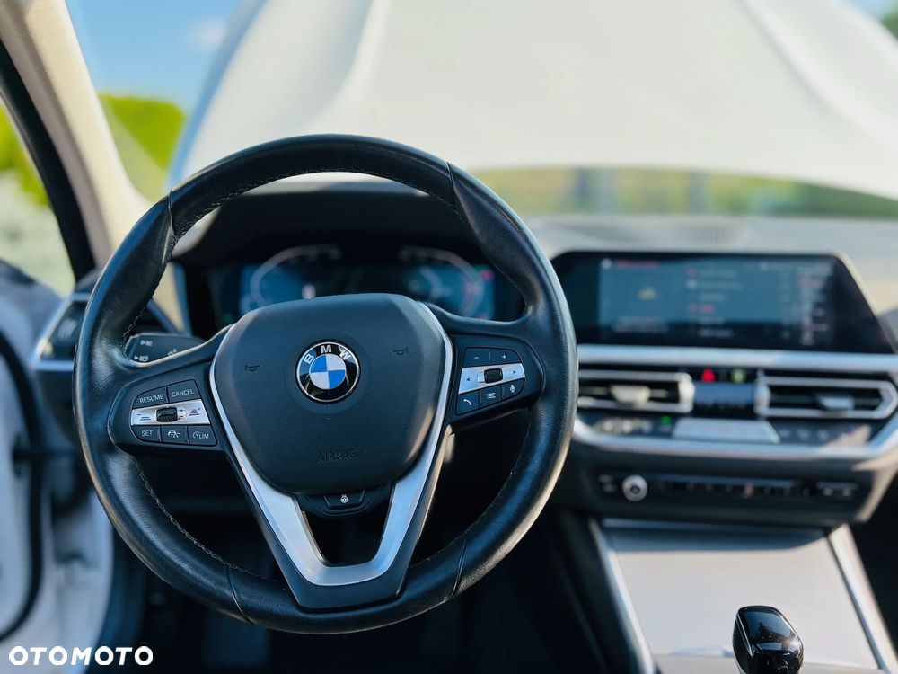 BMW Seria 3 320d xDrive Luxury Line sport - 29
