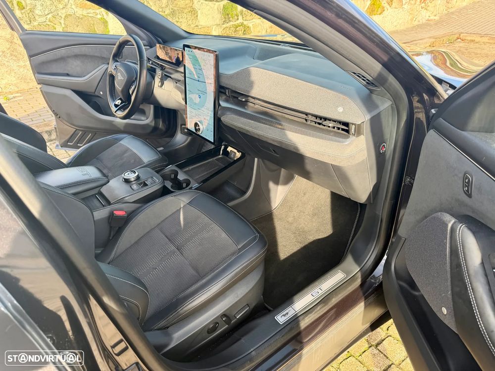 Ford Mustang Mach-E AWD GT - 17