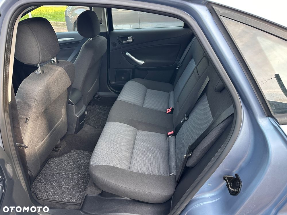 Ford Mondeo 1.6 Ambiente - 13