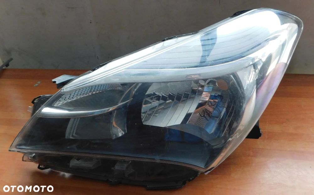 lampa lewa przód TOYOTA YARIS III LIFT FL  EUROPA