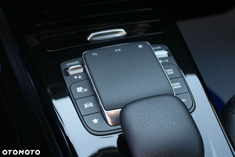 Mercedes-Benz CLA - 27