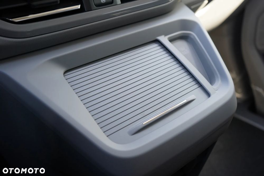 Volkswagen Caravelle - 37