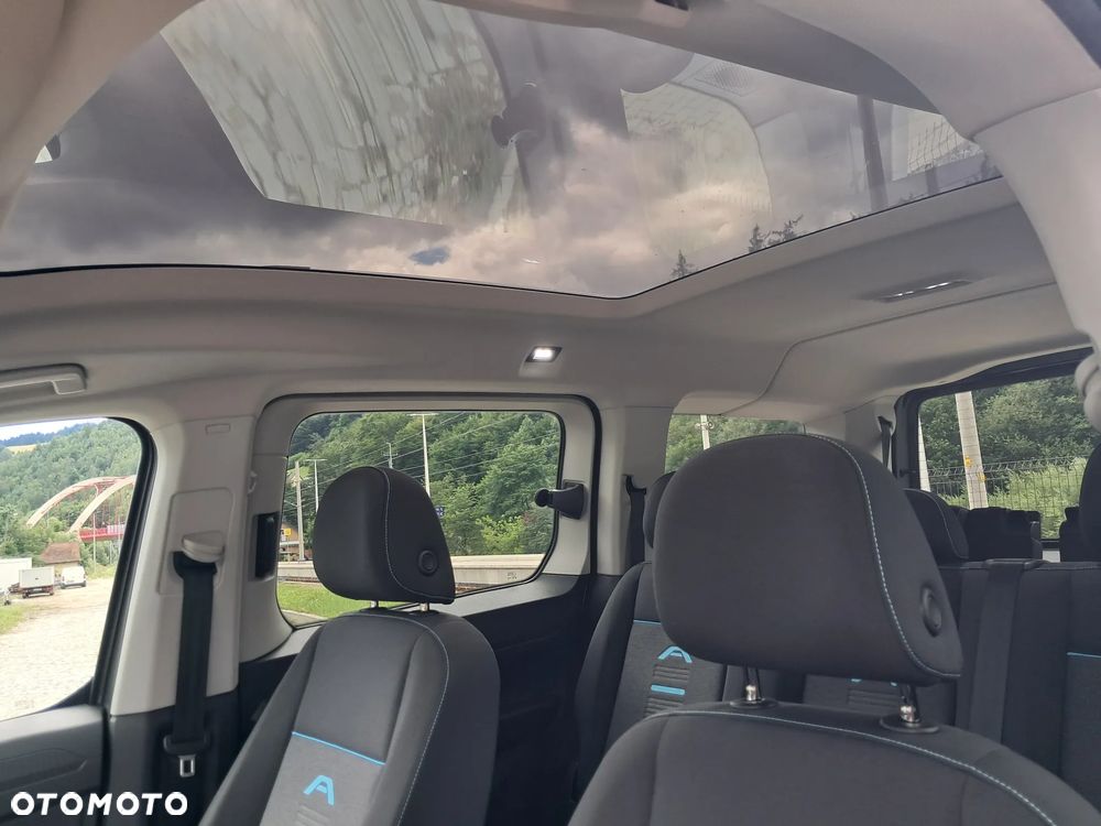 Ford Tourneo Connect Grand - 22