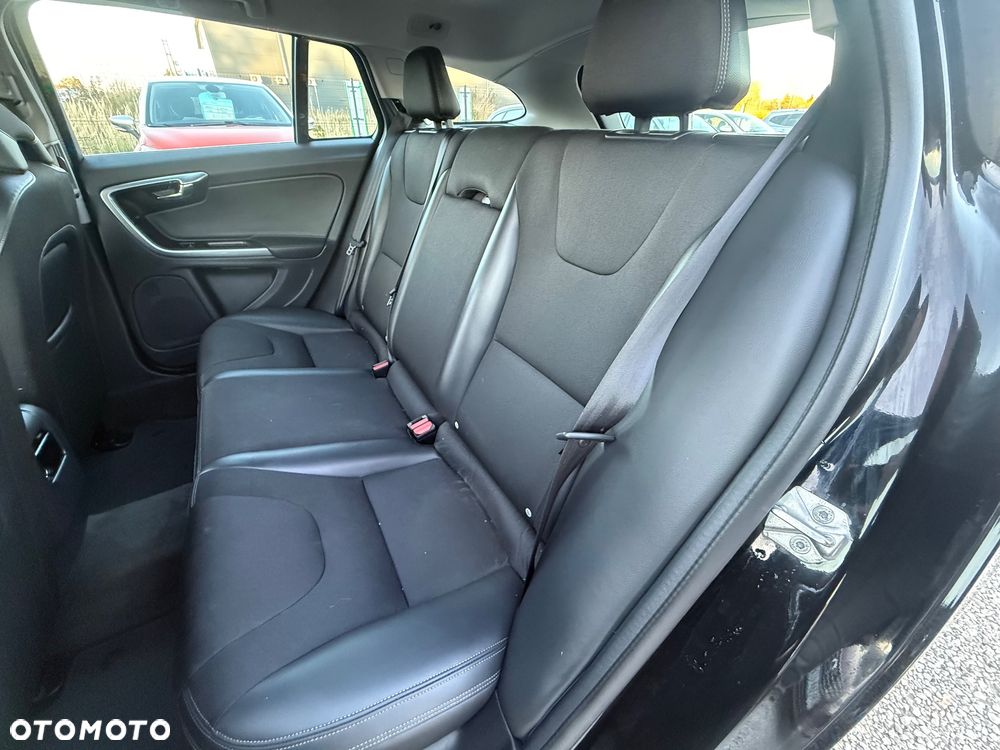 Volvo V60 D2 Summum - 25