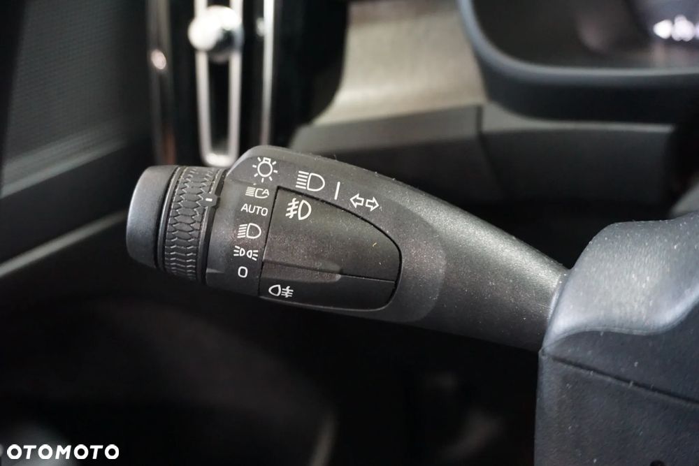 Volvo XC 40 B4 B AWD Momentum Pro - 29