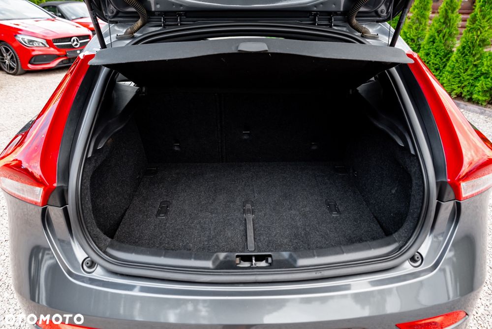Volvo V40 D4 Geartronic R Design - 21