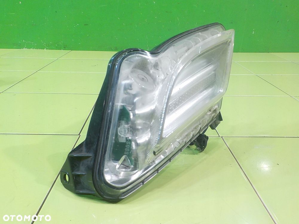 VOLVO V60 I S60 II R-DESIGN 2.0 D3 11r KOMBI lampa DRL prawa - 2