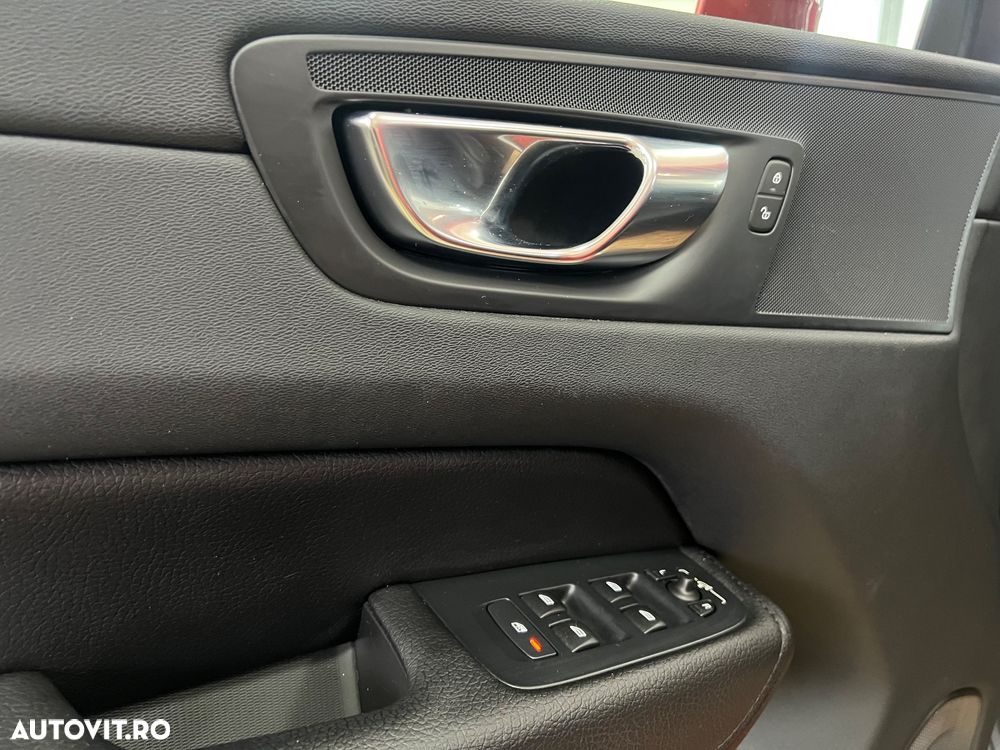 Volvo XC 60 T6 AWD Recharge Geartronic Inscription Expression - 25