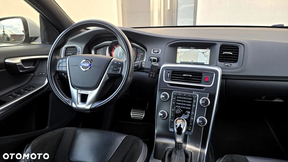 Volvo V60 D4 Geartronic RDesign - 23