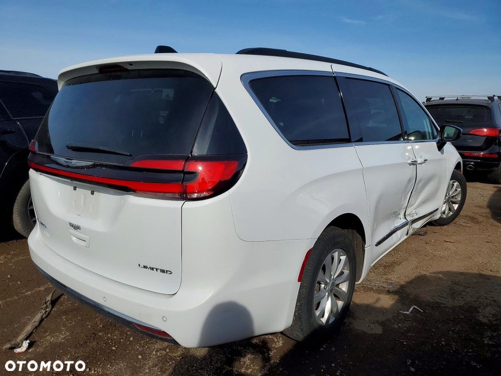 Chrysler Pacifica - 4