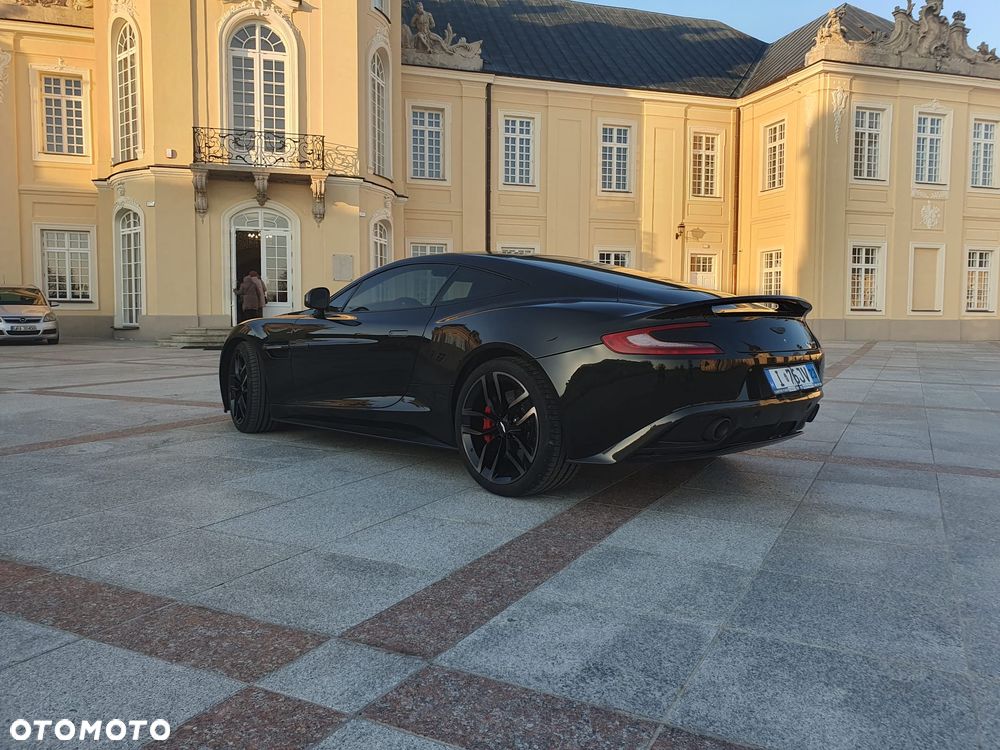 Aston Martin Vanquish - 6