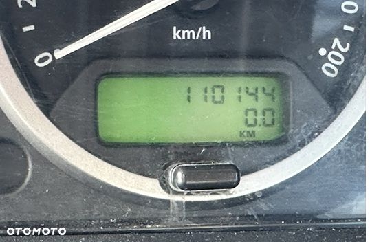 Land Rover Defender - 24