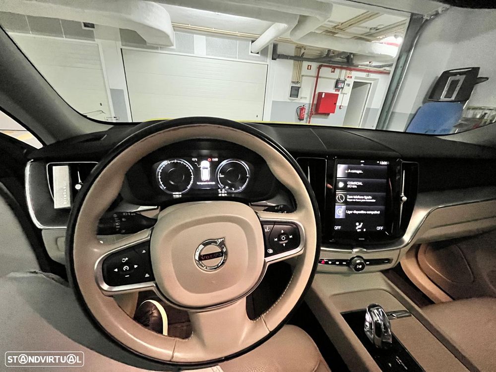 Volvo XC 60 2.0 T8 PHEV Momentum Plus AWD - 8