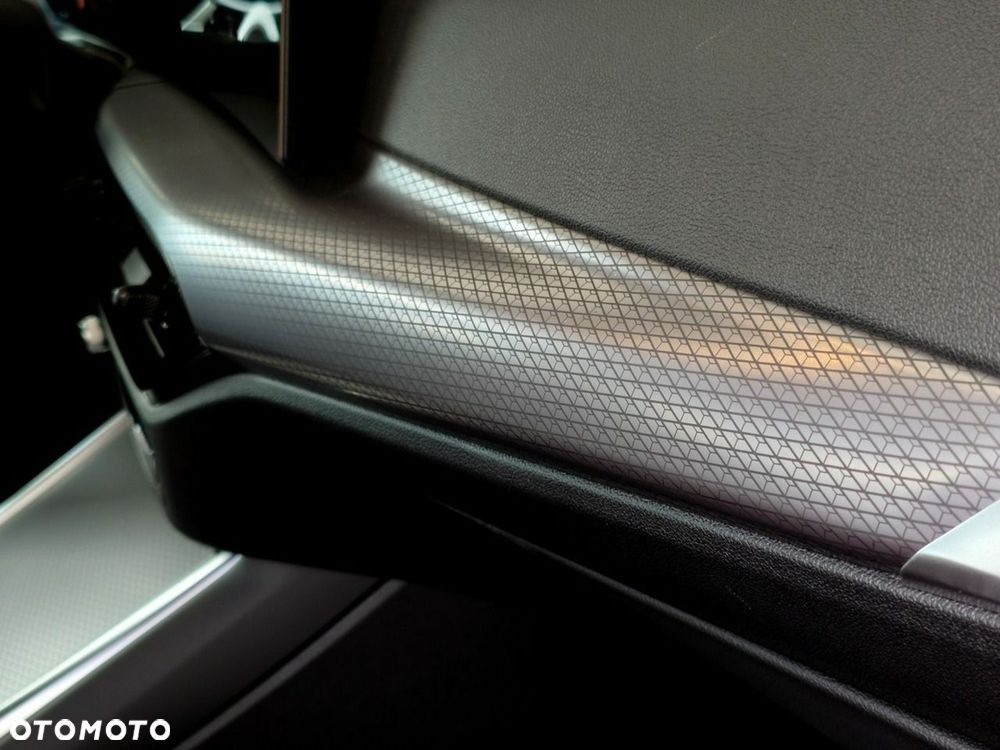 BMW Seria 3 318i M Sport - 22