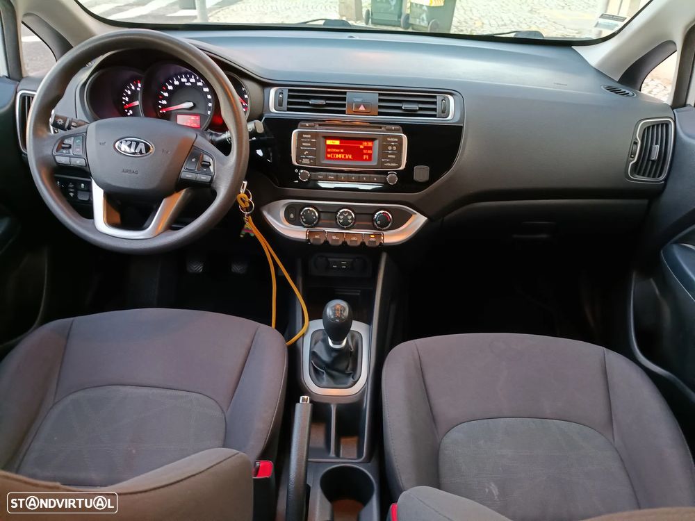 Kia Rio 1.1 CRDi LX ISG - 6