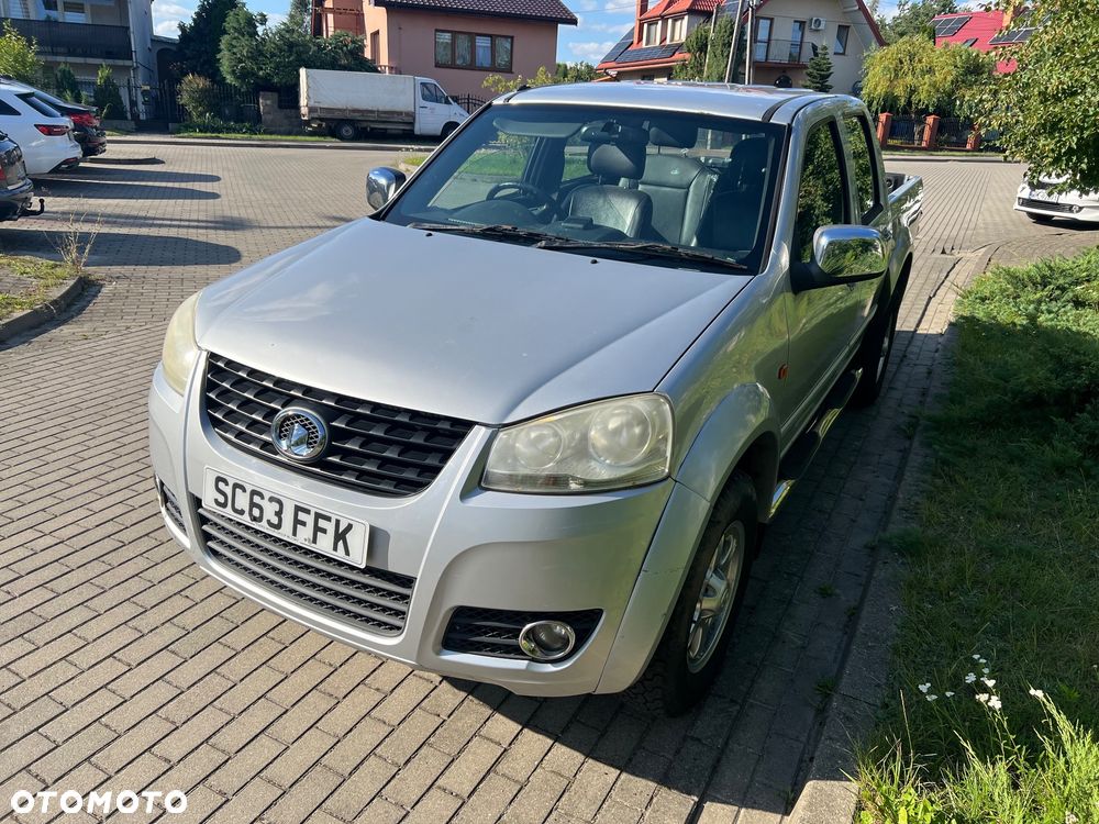 Isuzu Pick up - 2