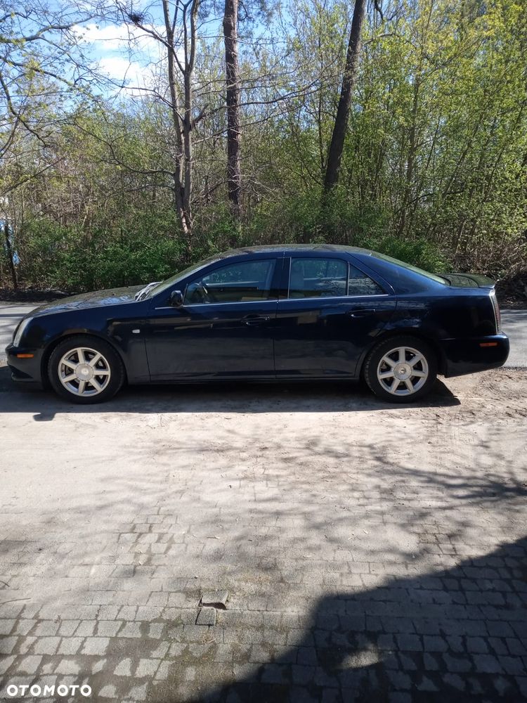 Cadillac STS - 2