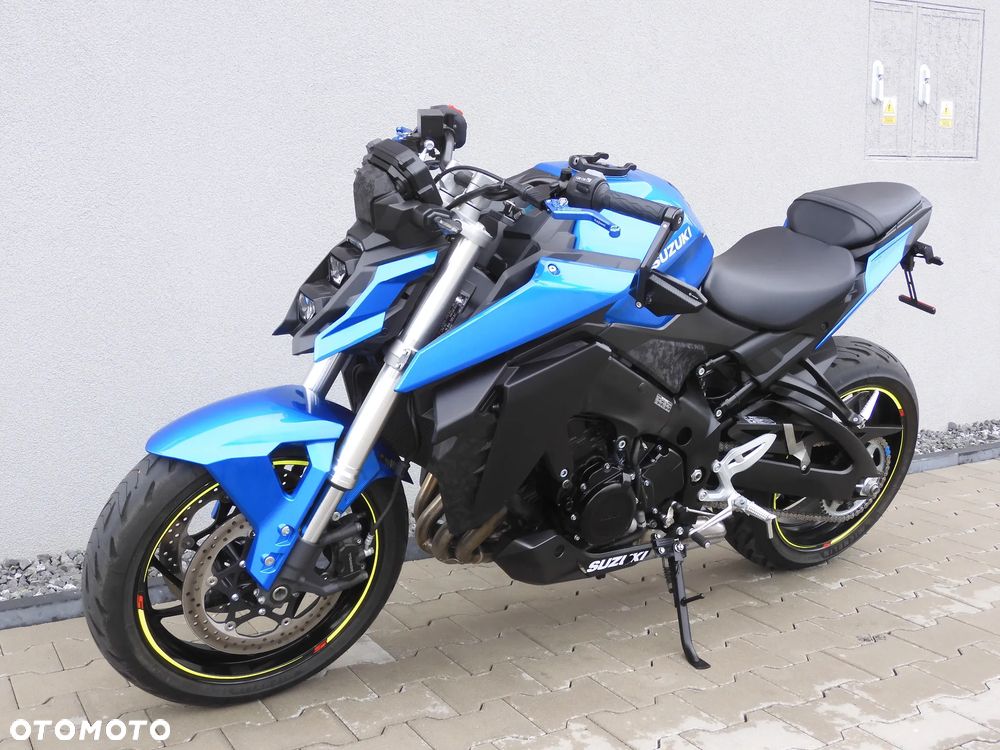 Suzuki GSX - 24