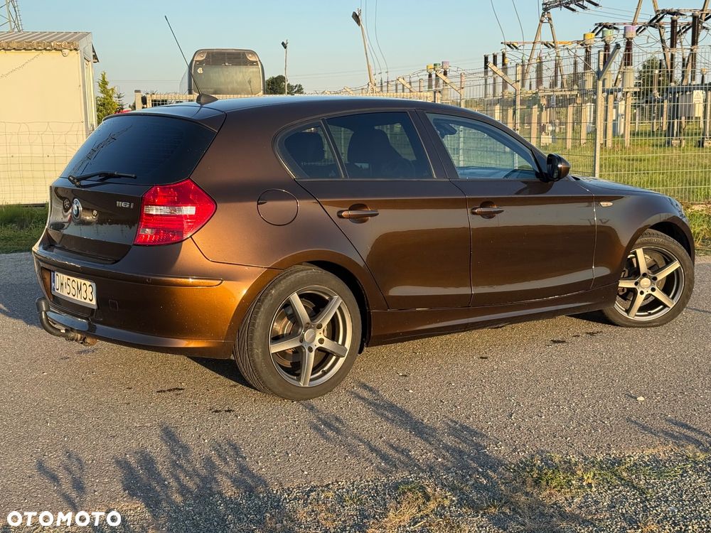 BMW 1 Series 2009 photo 2