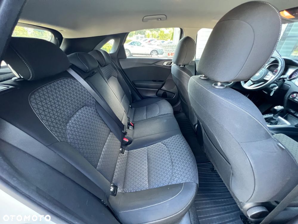 Kia Ceed 1.4 T-GDI L Business Line - 17