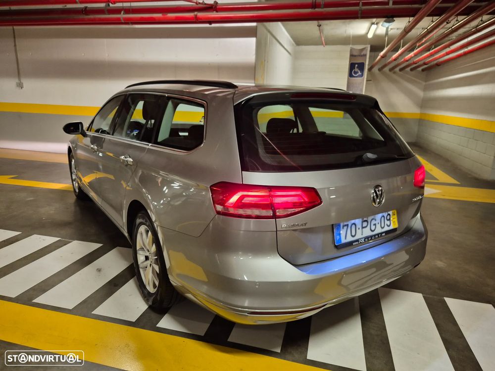 VW Passat Variant 2.0 TDI Trendline - 12
