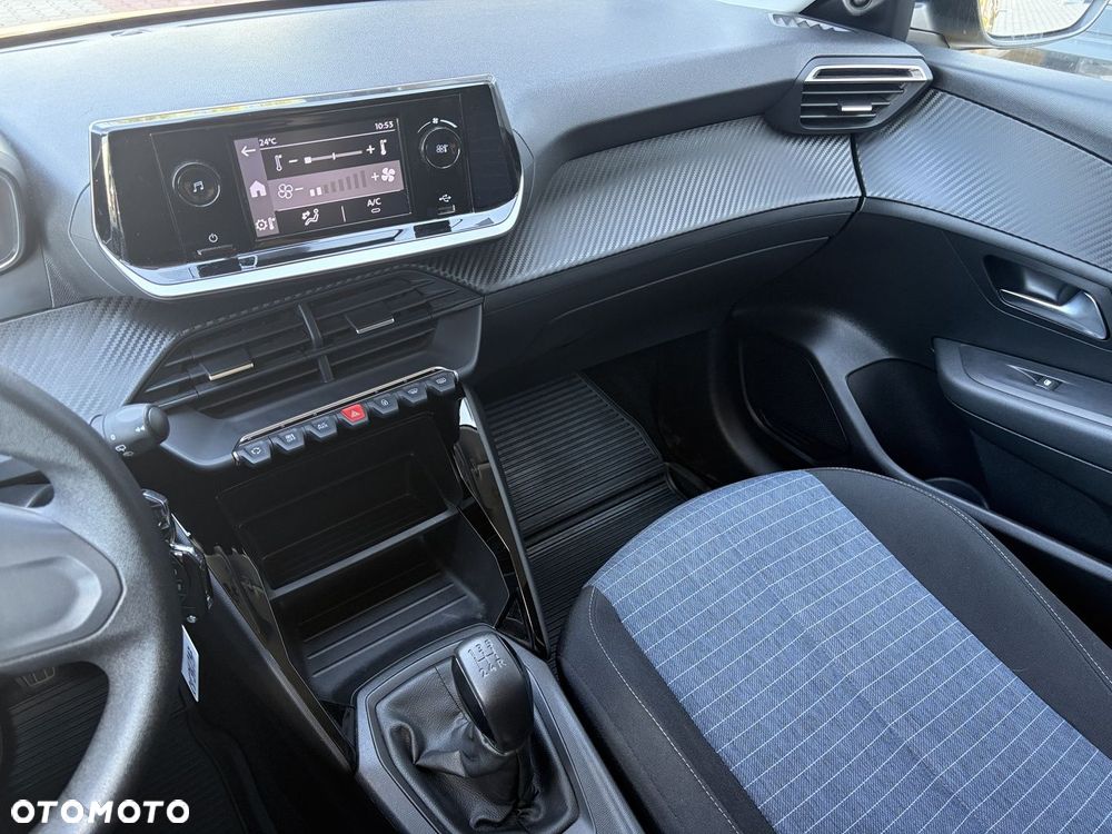 Peugeot 208 - 16