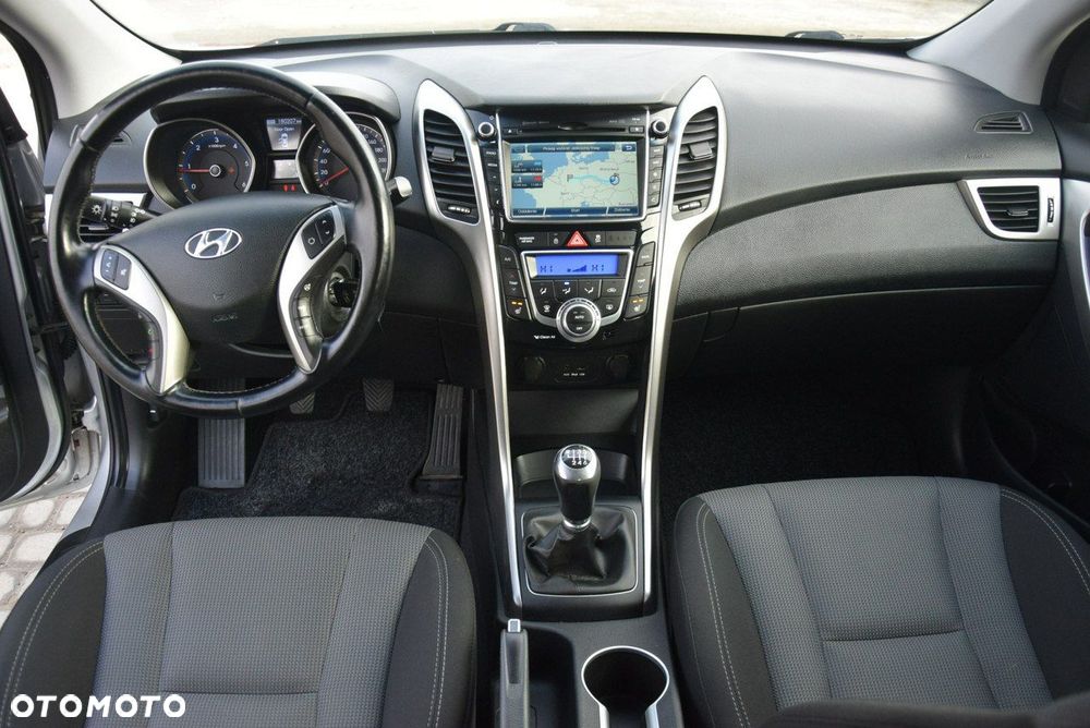 Hyundai i30 1.6 CRDi Fifa World Cup Edition - 24