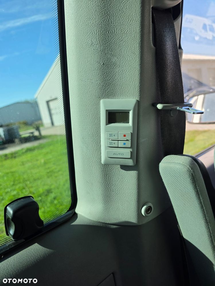 Volkswagen Multivan - 14