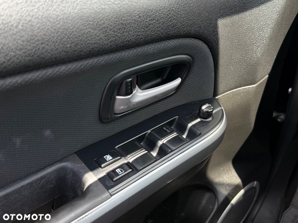 Suzuki Grand Vitara 1.9 DDiS Comfort - 16