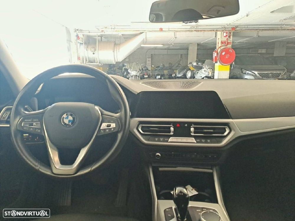 BMW 318 d Auto - 8
