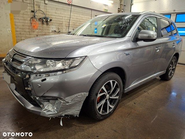 Mitsubishi Outlander Instyle NAVI + - 4